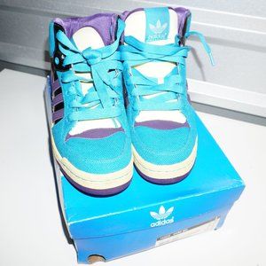 Adidas sneaker size 11 women's